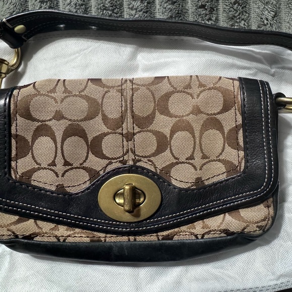 Coach Tan and Black Signature Shoulder Bag - Picture 6 of 13